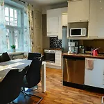 Go Happy Home Vilhonkatu 9. Stylish Home In The Heart Of The City Centrer